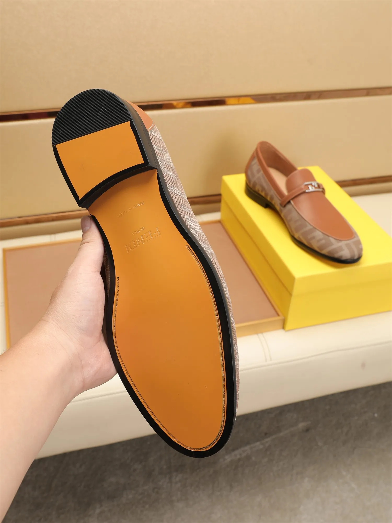 Men's shoes💰460 🕷🕷【FENDI】The latest men's formal leather shoes🇨🇳Classic series not to be missed💯The first layer is made of imported first-layer cowhide☘Original quality, the leather is smooth and delicate🎋Awesome version, perfect streamlined outline🍇Cowhide lining, size 38-44 (customized at 45.46)...